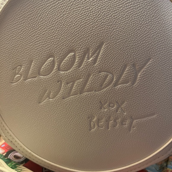 Betsey Johnson CO Petal Kitsch CrossBody Purse Daisy Bloom Wildly Original - Picture 5 of 7